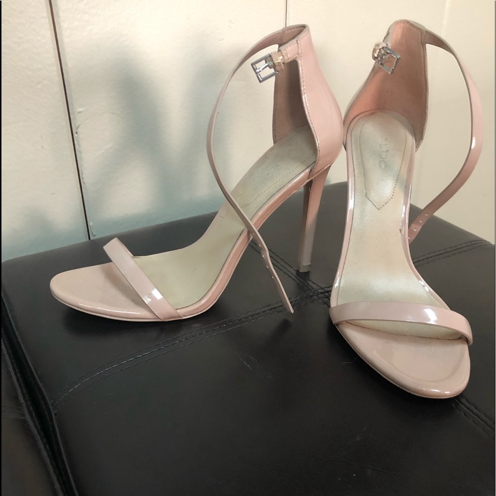 ALDO Excellent condition nude paten leather heels